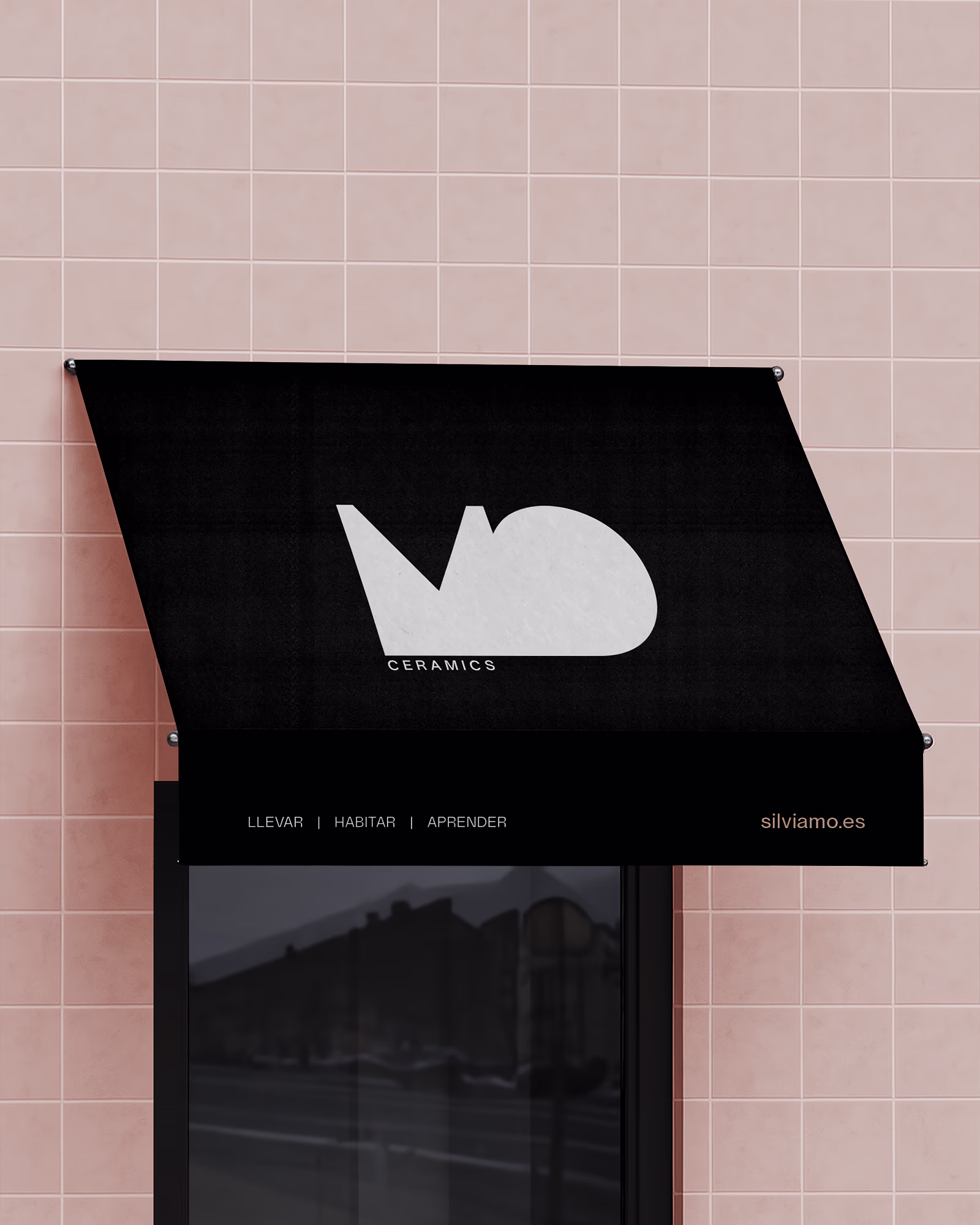 Aplicación de la identidad de sMo Ceramics en camiseta